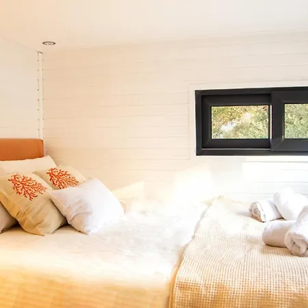 Tiny House Framed By Nature Near Sea In Karaburun Casa vacanze *