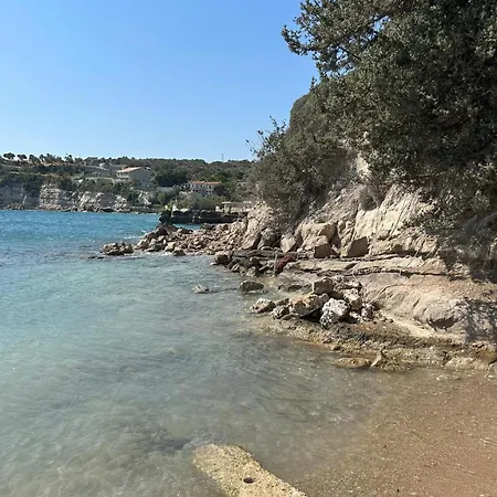 Tiny House Framed By Nature Near Sea In Karaburun Szálloda